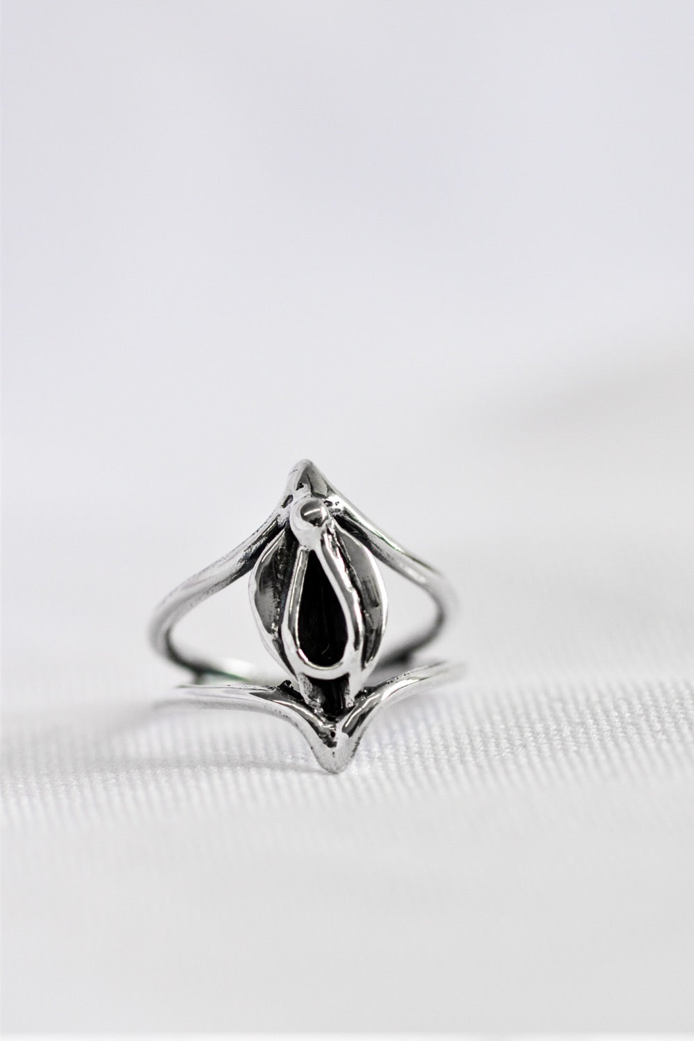 HERA - Vulva Ring image 3