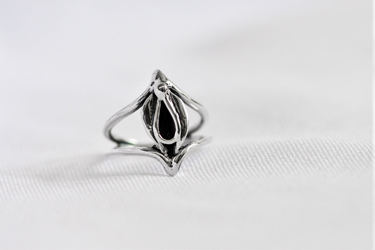HERA - Vulva Ring image 2